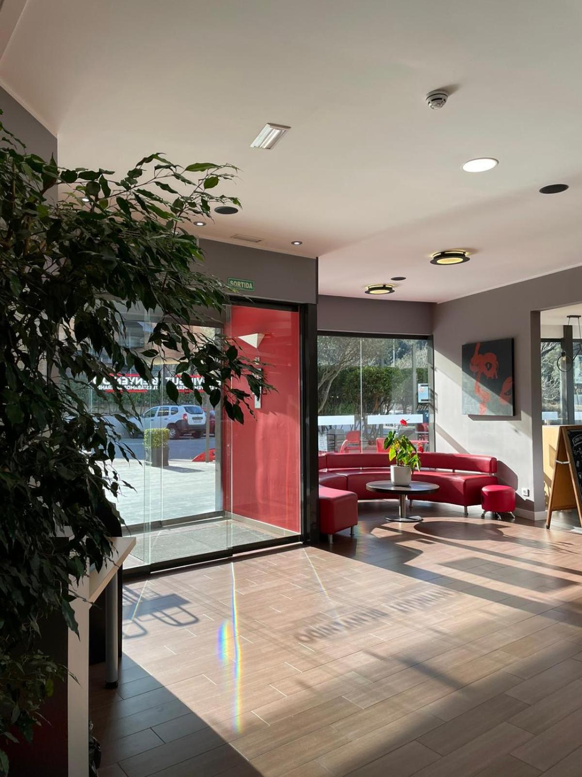 Ibis Girona Exterior foto